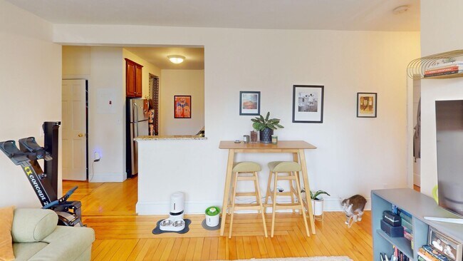 Building Photo - 672 Washington St