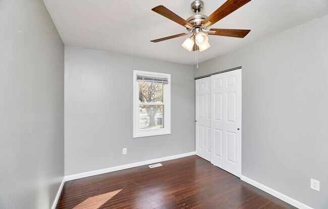 Building Photo - 2365 N Pointe Ln