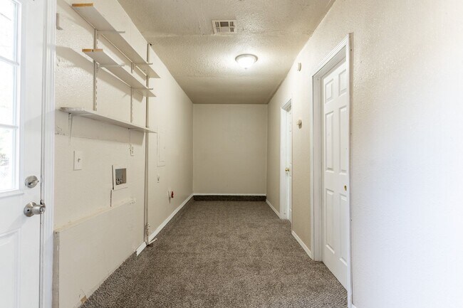 Building Photo - Spacious Rent to Own in South OKC!