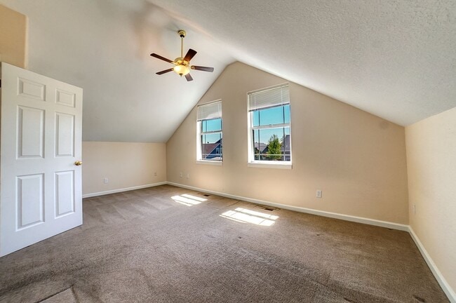 Building Photo - Spacious home in NE Bend!  4 bedrooms!