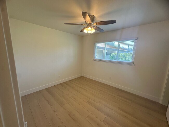 Building Photo - 9101 Rosewood Dr