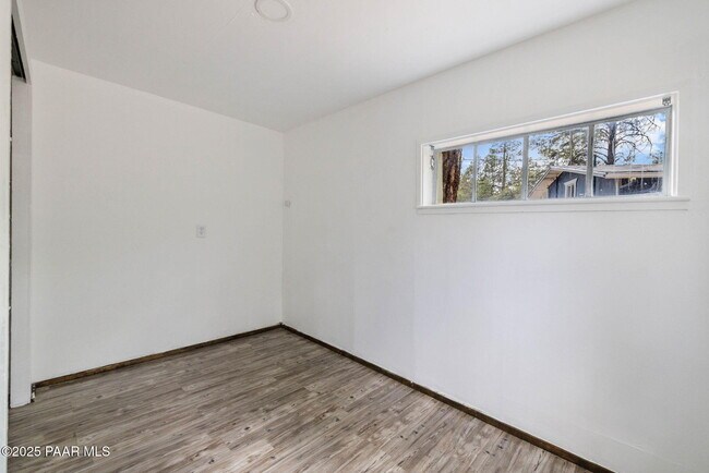 Building Photo - 1623 Idylwild Rd