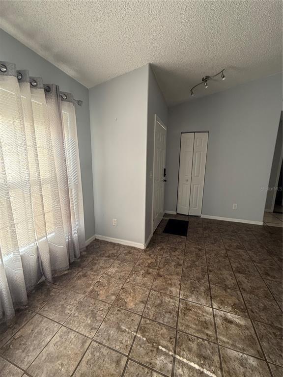 Building Photo - 39 Beechwood Ln