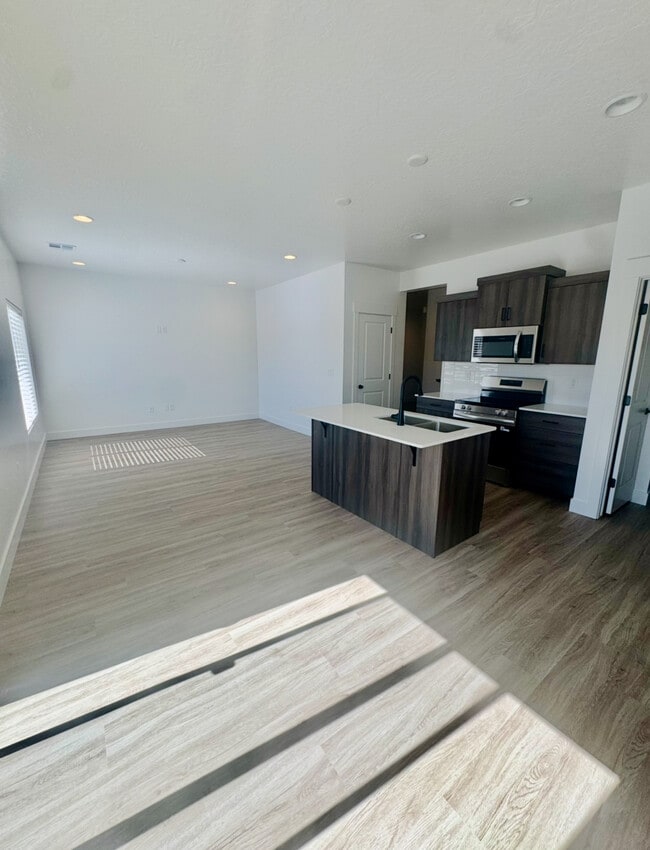 Building Photo - 5718 S Weehawken Ln
