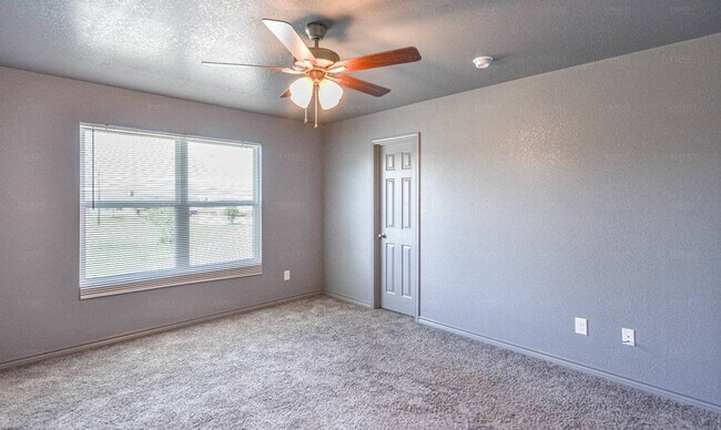 Building Photo - 2816 Leroy Cir