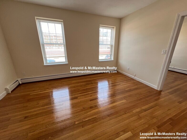 Building Photo - 180 North Beacon St