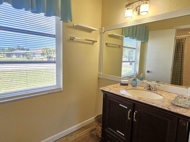 Building Photo - 426 Pineview Dr