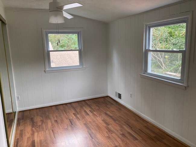 Building Photo - 11 Estwick Pl