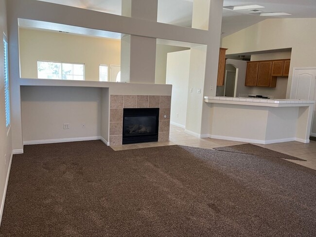 Building Photo - SW home with a pool! MOVE IN SPECIAL