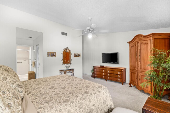 Building Photo - 5087 Oakhill Ln