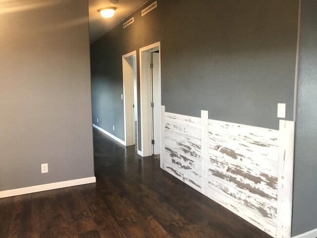 Building Photo - 127 Merrimac Trail