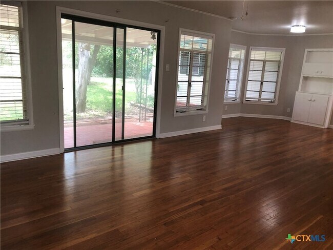 Building Photo - 1175 Canyon Dr