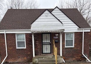 Building Photo - Renovated 3-Bedroom Home – We Welcome Sect...