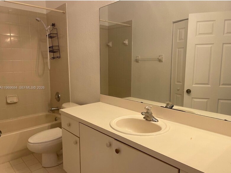 Building Photo - 8835 S Isles Cir