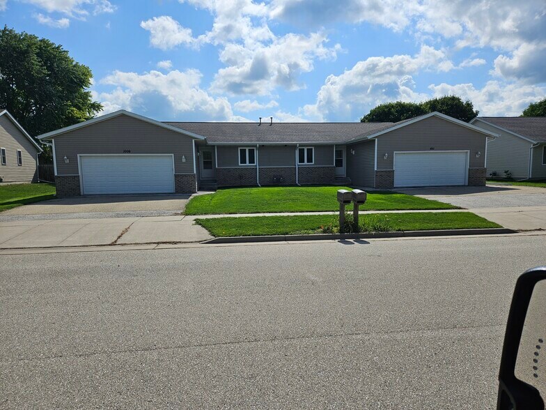 Building Photo - 1011 Pheasant Ln