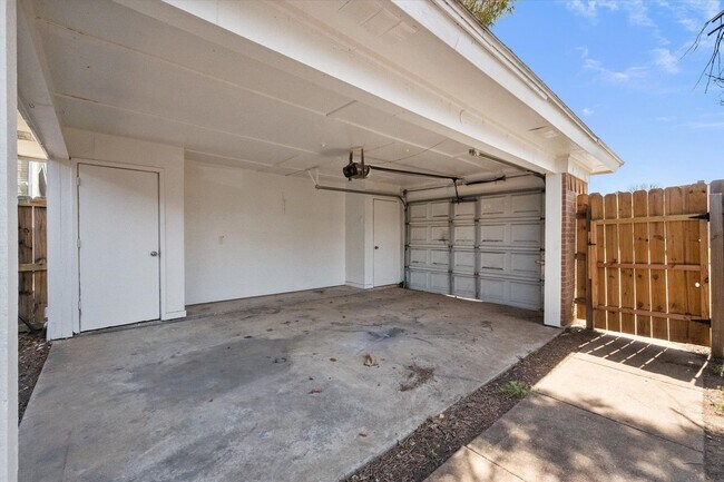 Building Photo - Affordable South Fort Worth Half Duplex