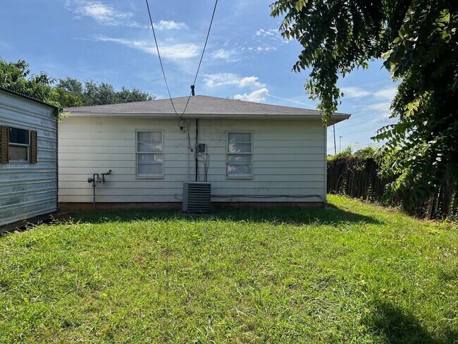 Building Photo - 3BR/1BA off Shed Road in Bossier City