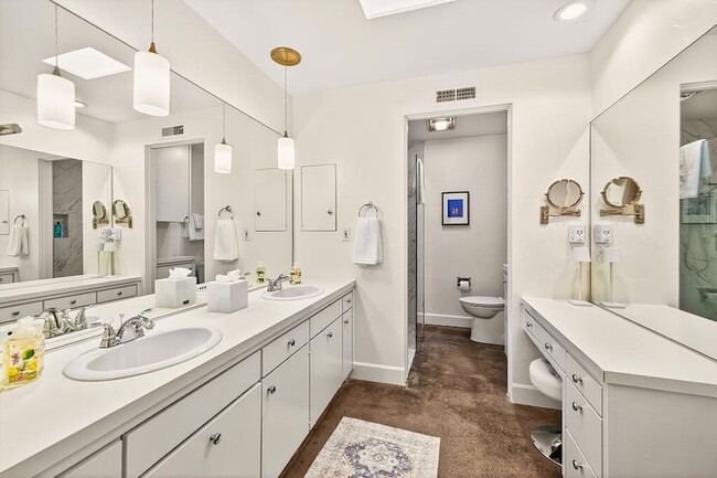 Building Photo - 76790 Lark Dr