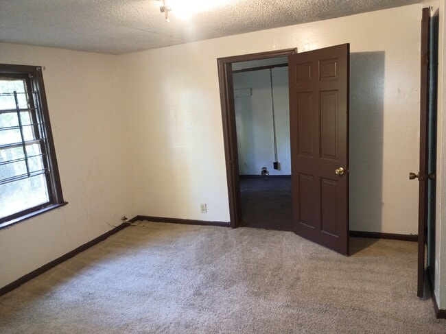 Building Photo - 304 Wells Ave