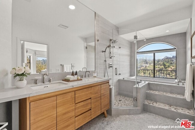 Building Photo - 3665 Alta Mesa Dr