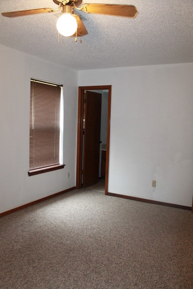 Building Photo - 2 Bedrooms - 2 Full Baths!