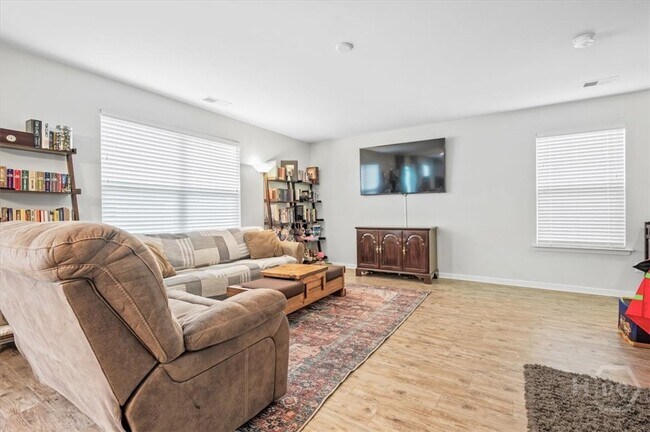 Building Photo - 4 Gardenia Dr