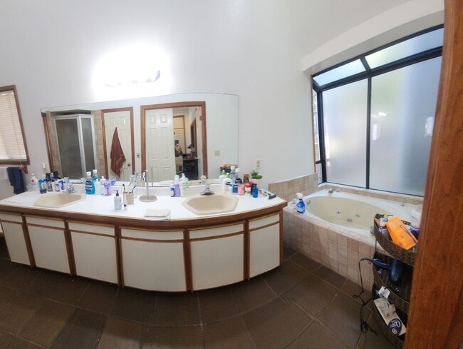 Building Photo - Bigger than average home in SLO! Lots of space!