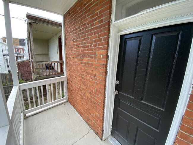 Building Photo - 529 Walnut St