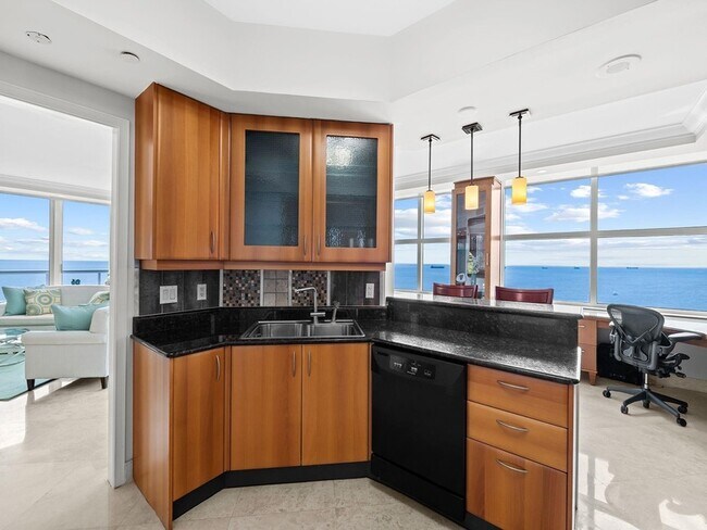 Building Photo - 2110 N Ocean Blvd