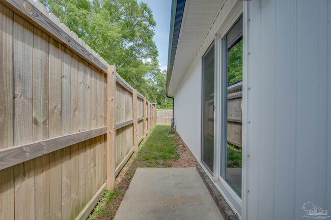 Building Photo - 8626 Walnut Ave