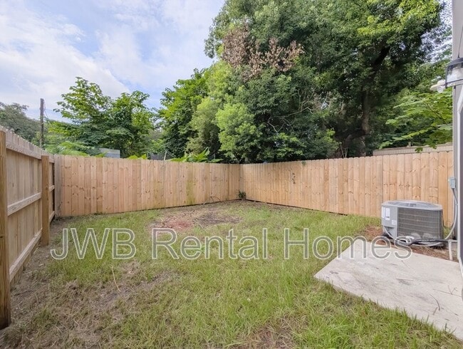Building Photo - 8936 Cocoa Ave