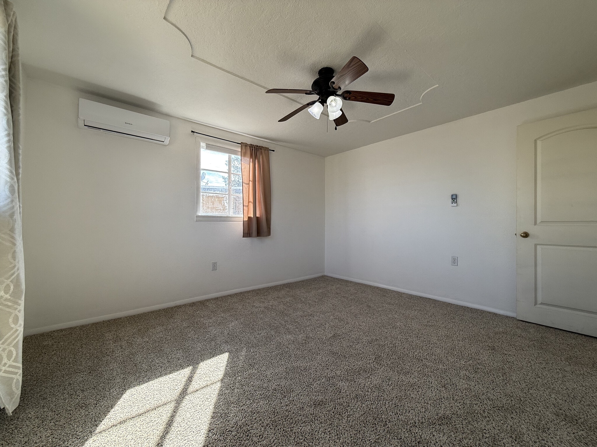 Building Photo - 123 E Apache St