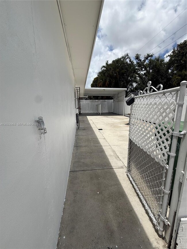 Building Photo - 1046 NW 33rd Ave