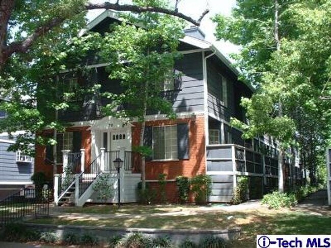 Building Photo - Refurbished Cape Cod Townhome – 2 Master B...