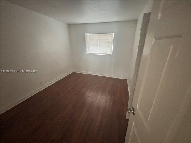 Building Photo - 300 SW 4th Ct