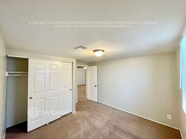 Building Photo - 1640 E 86th Pl