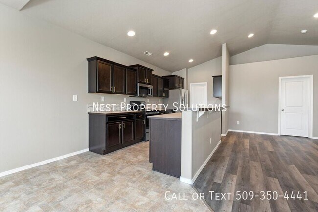 Building Photo - 558 S Lakeland Dr