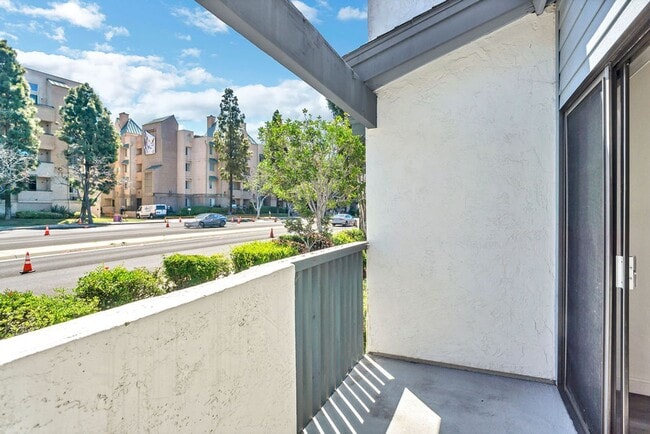 Building Photo - 8878 Regents Rd