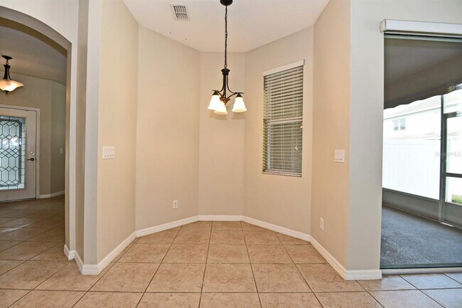 Building Photo - 807 Featherstone Ln