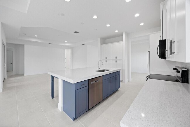 Building Photo - 15144 Wildwood Cir