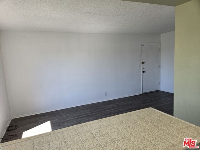 Building Photo - 1233 Tamarind Ave