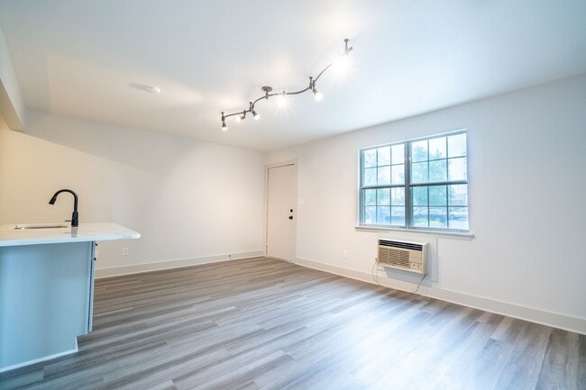 Building Photo - 139 E Butler Ave