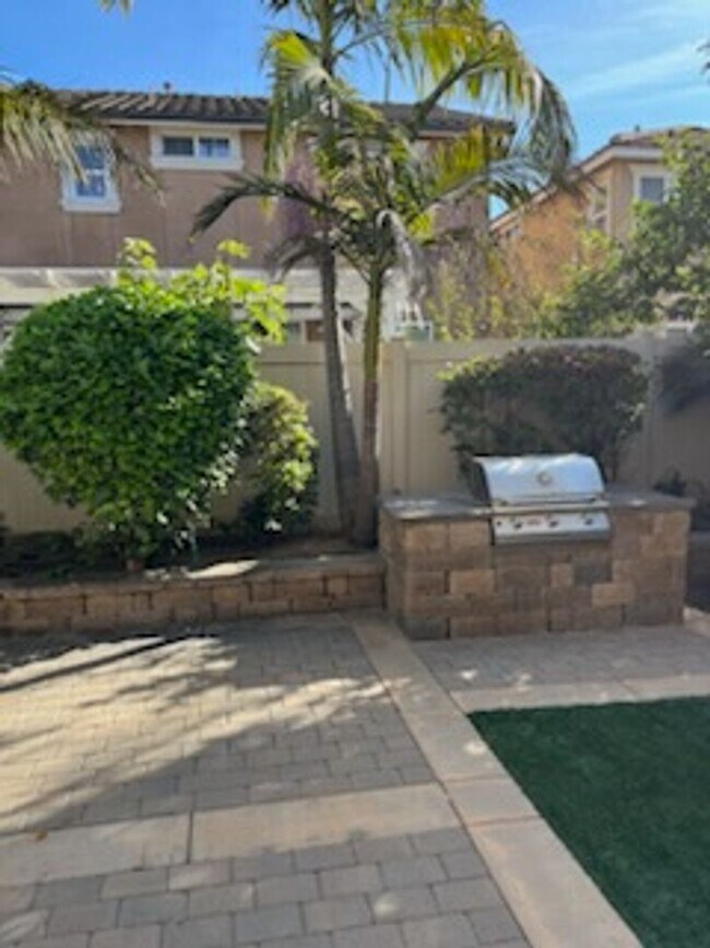 Building Photo - 4BD/2.5BATH FAMILY HOME-$4100 PER MO.