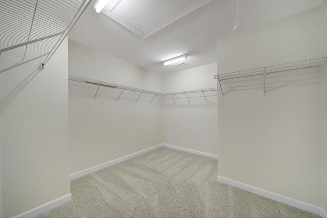 Building Photo - Lovely 3 Bed 2.5 Bath Townhome in Blakeny
