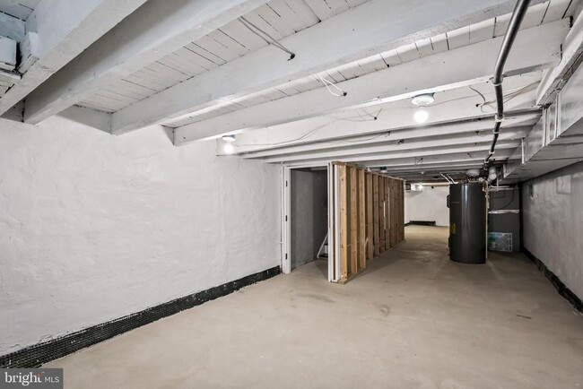 Building Photo - 108 S Conkling St