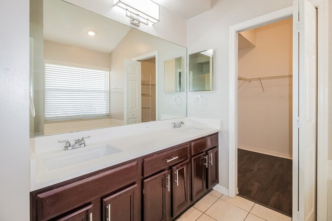 Building Photo - 6152 Weatherwood Cir