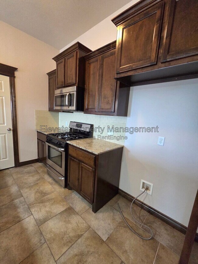 Building Photo - 2300 Starwood Wy