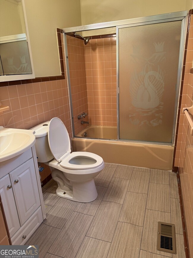 Building Photo - 140 Allenwood Rd SW