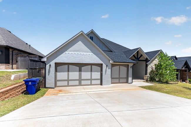 Building Photo - 709 Timber Trl