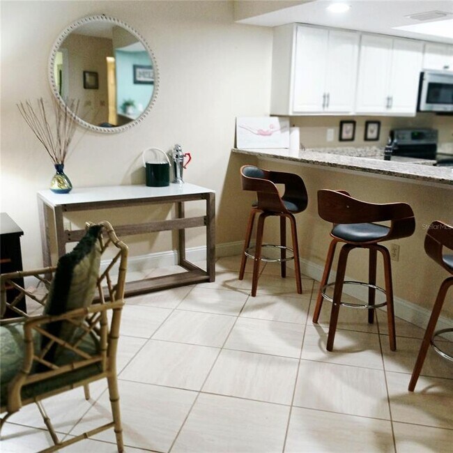 Building Photo - 7143 Wood Creek Dr